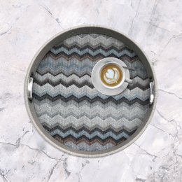 Plateau rond bleu à motif zigzag avec poignées en acier inoxydable