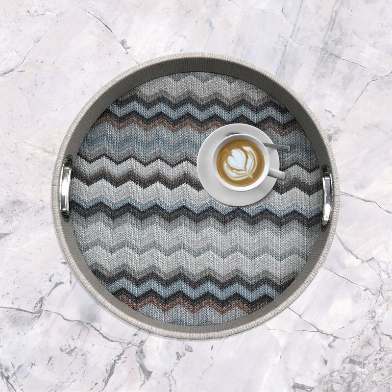 Plateau rond bleu à motif zigzag avec poignées en acier inoxydable