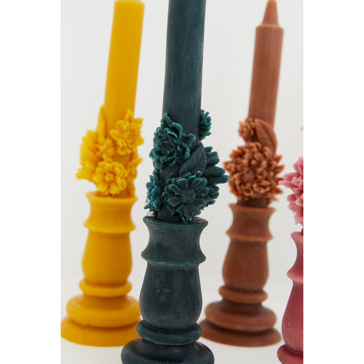 Raw beeswax candela with flowers