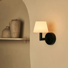 Ted zwarte houten oplaadbare wandlamp