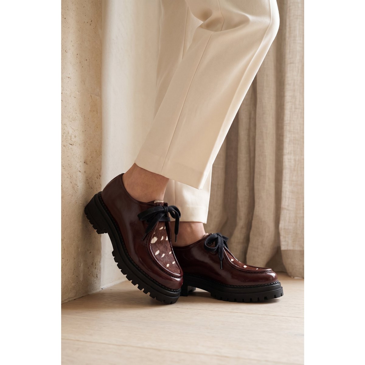 ODDA CASTAGNA BRUIN – Leren dikke loafers met Bambi-haardetail