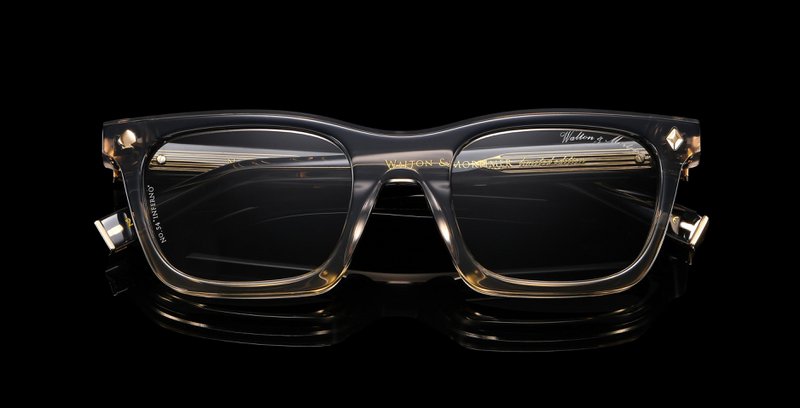 Walton & Mortimer Nr. 54: Transparente graue Sonnenbrille „Inferno“.