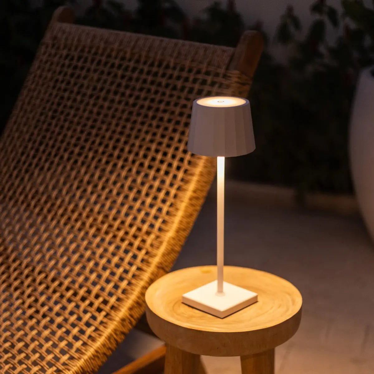 William White Rechargeable Table Lamp