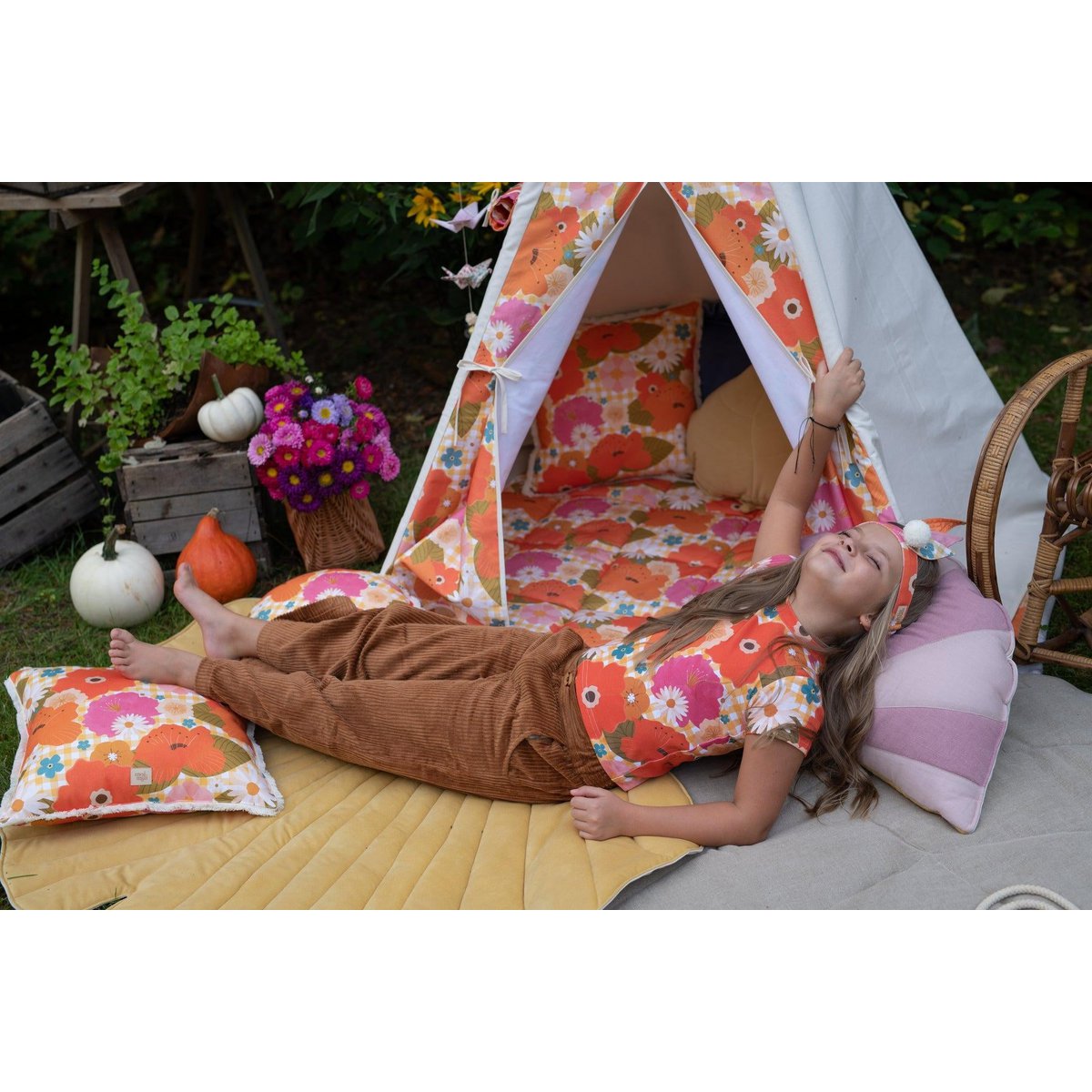 “Picnic with flowers” Pillow