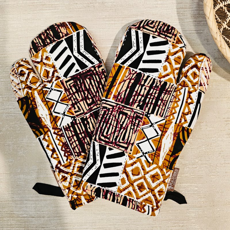 Set von 2 Ofenhandschuhen | Handgefertigter "Mudcloth" Bogolan Print inspirierter afrikanischer Druck