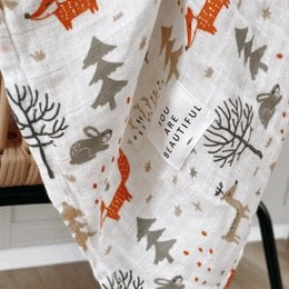 Musselindecke, Musselintuch Waldtiere 120x120 - Soft, lightweight muslin baby blanket with a forest animal print in neutral tones of gray, white, and orange.