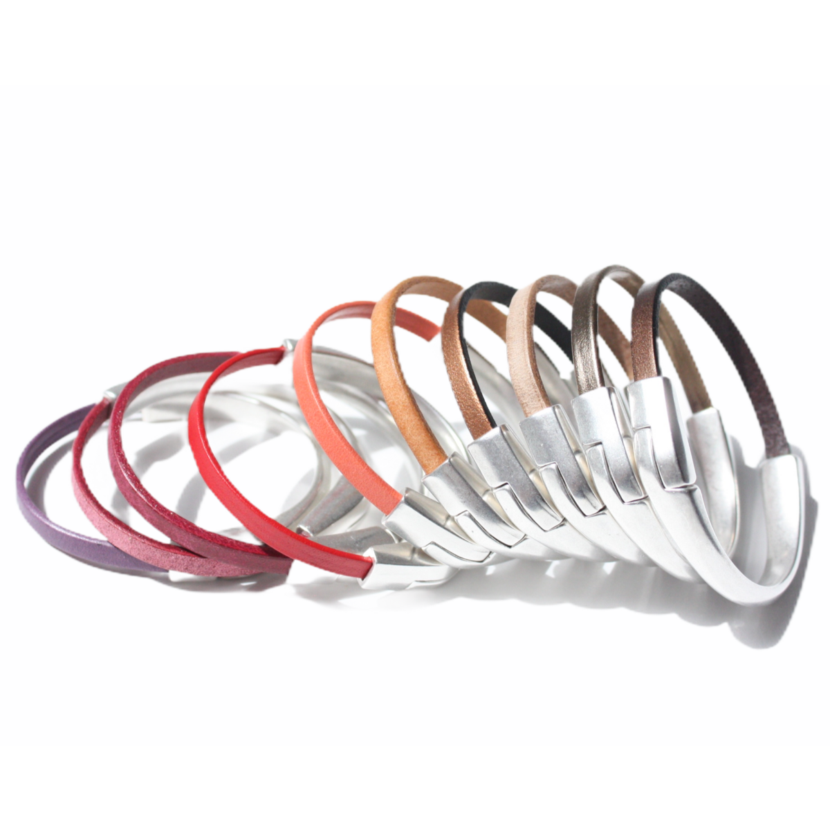 AMACAYACÚ (zilver) leren armband met magnetische sluiting