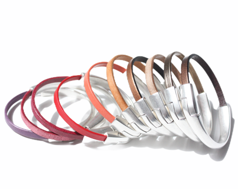 Bracciale in pelle AMACAYACÚ (argento) con chiusura magnetica