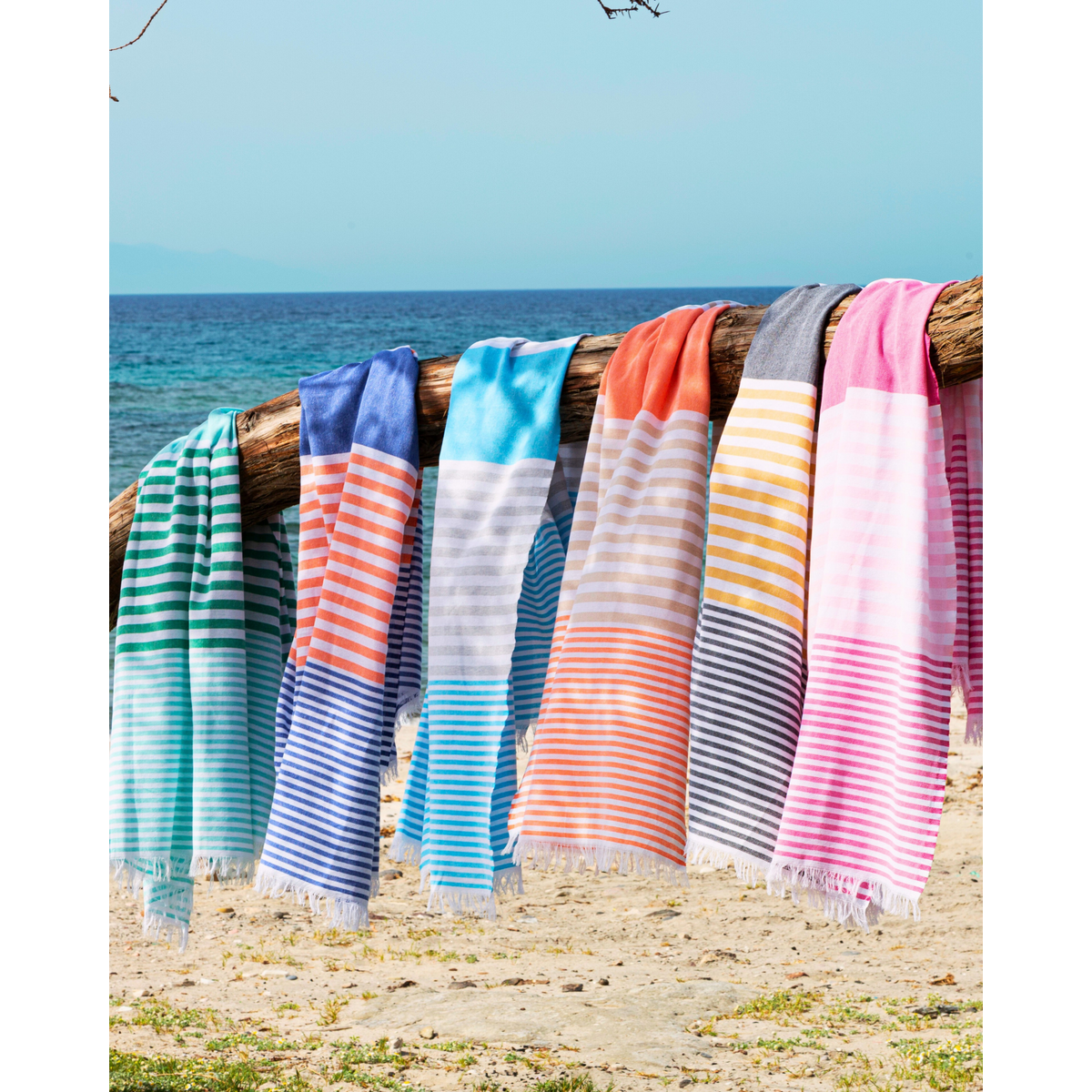 HANDDOEK TO GO BALI Katoenen strandlaken 180x100 cm | Zandvrij | Grijs / Mosterd | met geschenkdoos