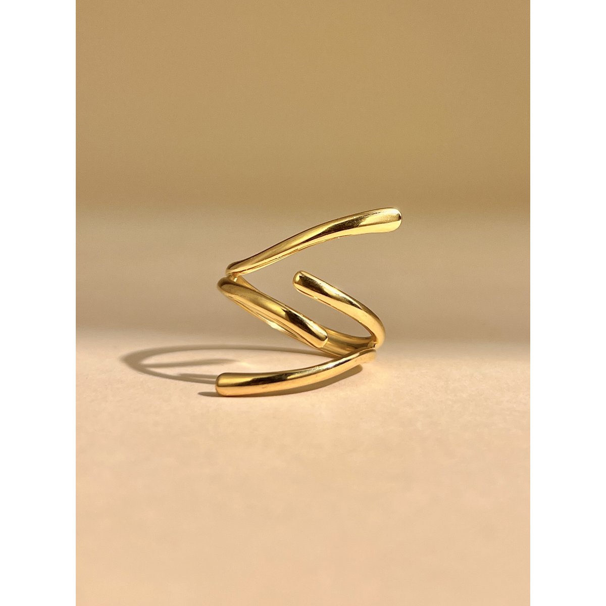 Verstelbare ring in geometrische "linea" staal