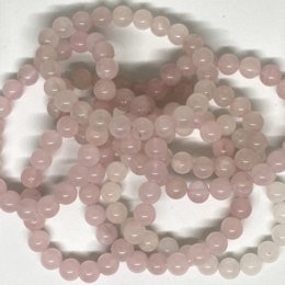 A pink quartz lithotherapy bracelet with beads in various sizes ranging from 13 cm to 18 cm.