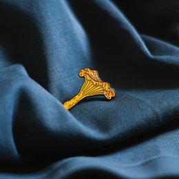 Enamel Pin "Chanterelle"
