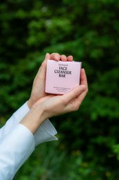 Cleanser del viso schiumoso delicato con argilla rosa e burro di karité - per pelle sensibile e normale - qualità artigianale