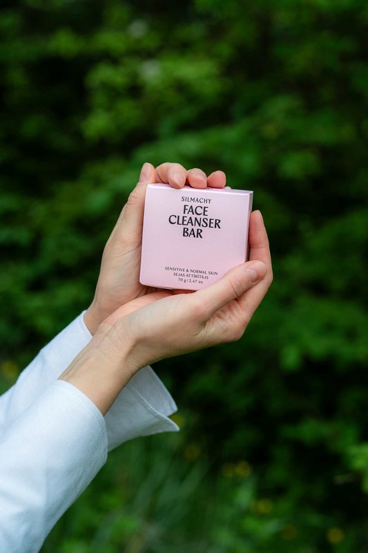 Cleanser del viso schiumoso delicato con argilla rosa e burro di karité - per pelle sensibile e normale - qualità artigianale