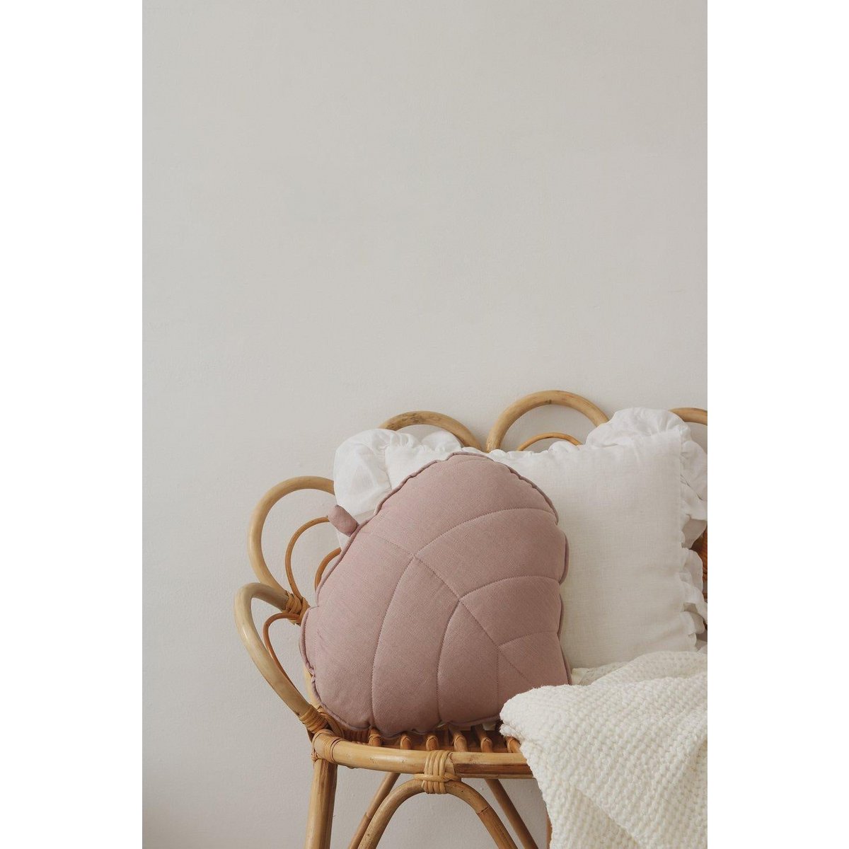 Cuscino in foglie di lino “Rosa Cipria”.