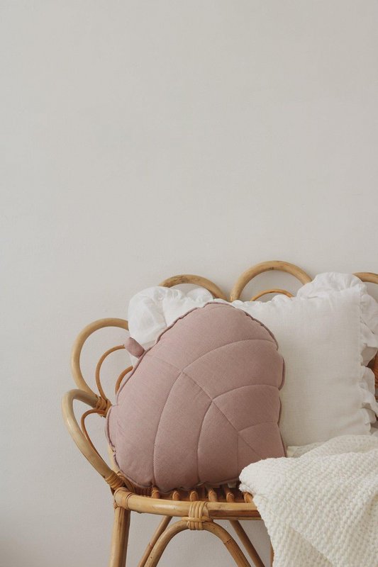 Cuscino in foglie di lino “Rosa Cipria”.