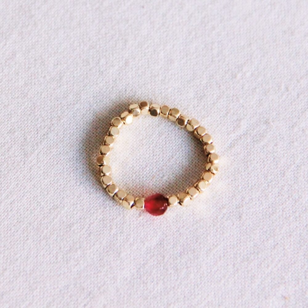 Elastisk ring med natursten - Fuchsia