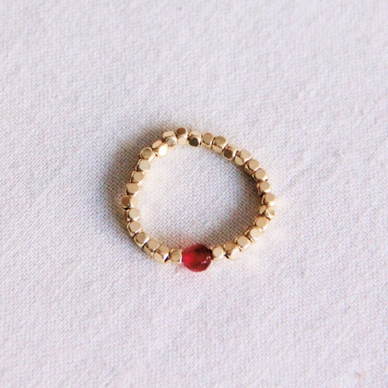 Elastisk ring med natursten - Fuchsia