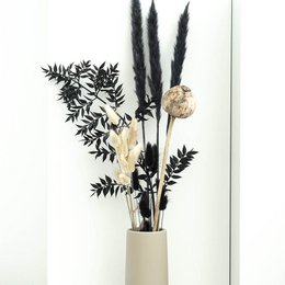  Dried poppy seed capsules in natural color, available in bundles of 5 or 1 stem, each 30 cm long. Timeless decorative elements for floral arrangements.