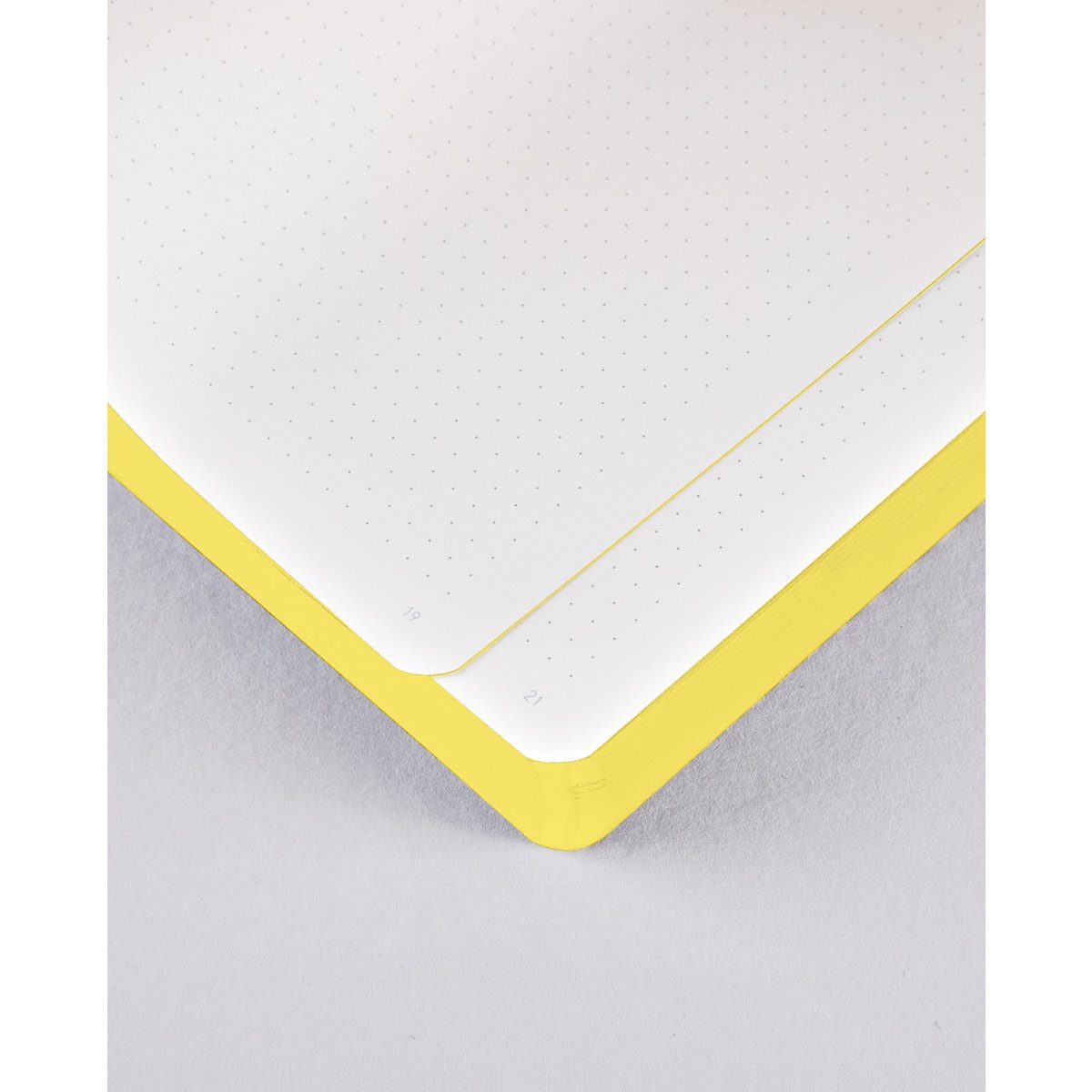 Sea el cambio - Gráfico L | cuaderno nuuna A5+ | Cuadrícula de puntos de 3,5 mm | Papel premium de 120 g | Cuero negro | producido de forma sostenible en Alemania
