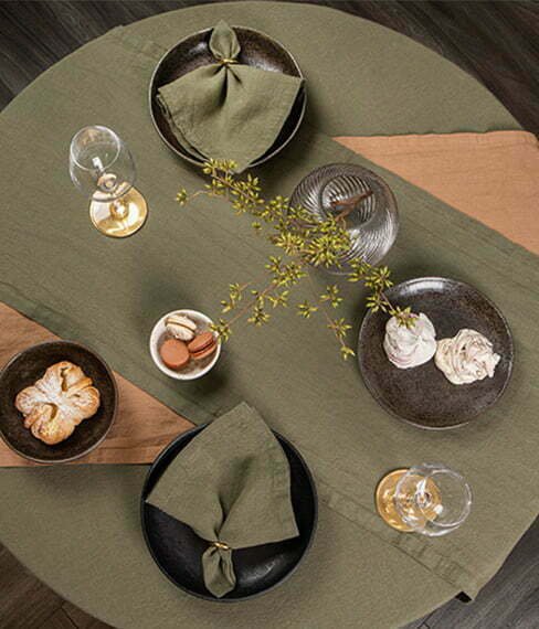 Linen table runner Moss