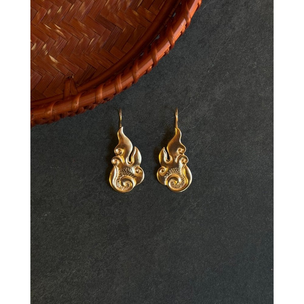 Na-gyen mai | Boucles d’oreilles Feu – Or