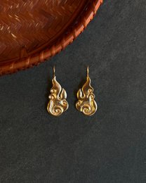 Na-gyen mayo | Pendientes Fuego – Oro