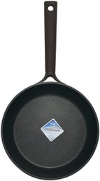 RESTO Padella Ø24 cm Ascella 94009 – Nera – Rivestimento Antiaderente Senza PFAS – Adatta per Induzione e Tutte le Fondi di Calore – Alluminio Riciclato