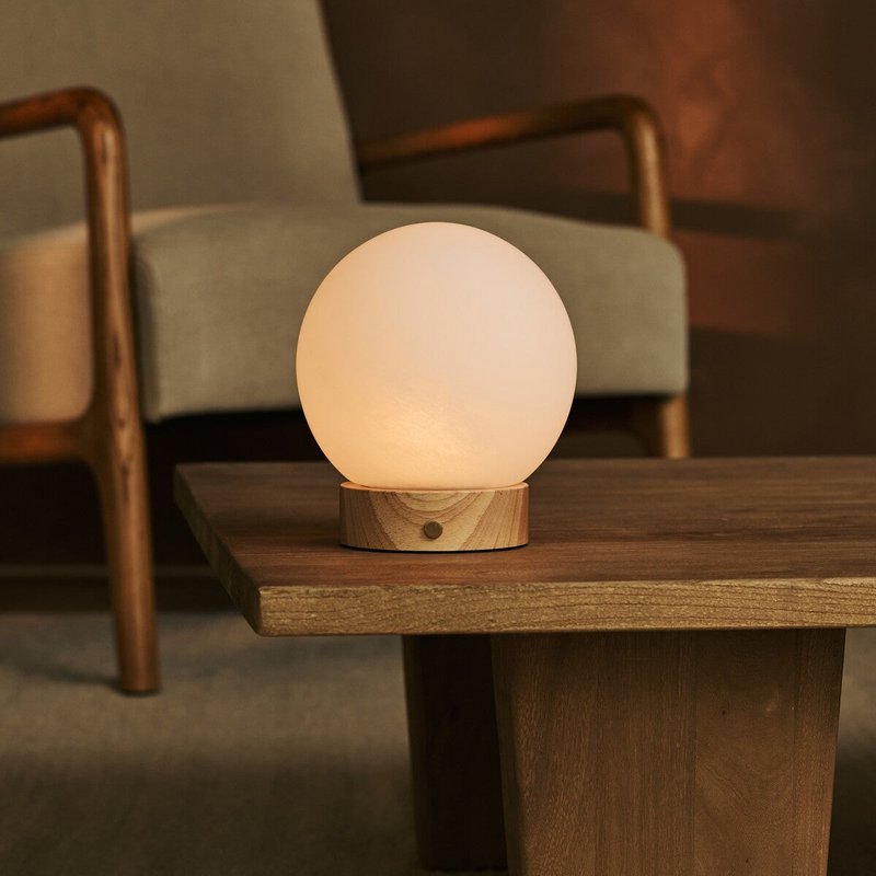 Flore lysebrun genopladelig trælampe