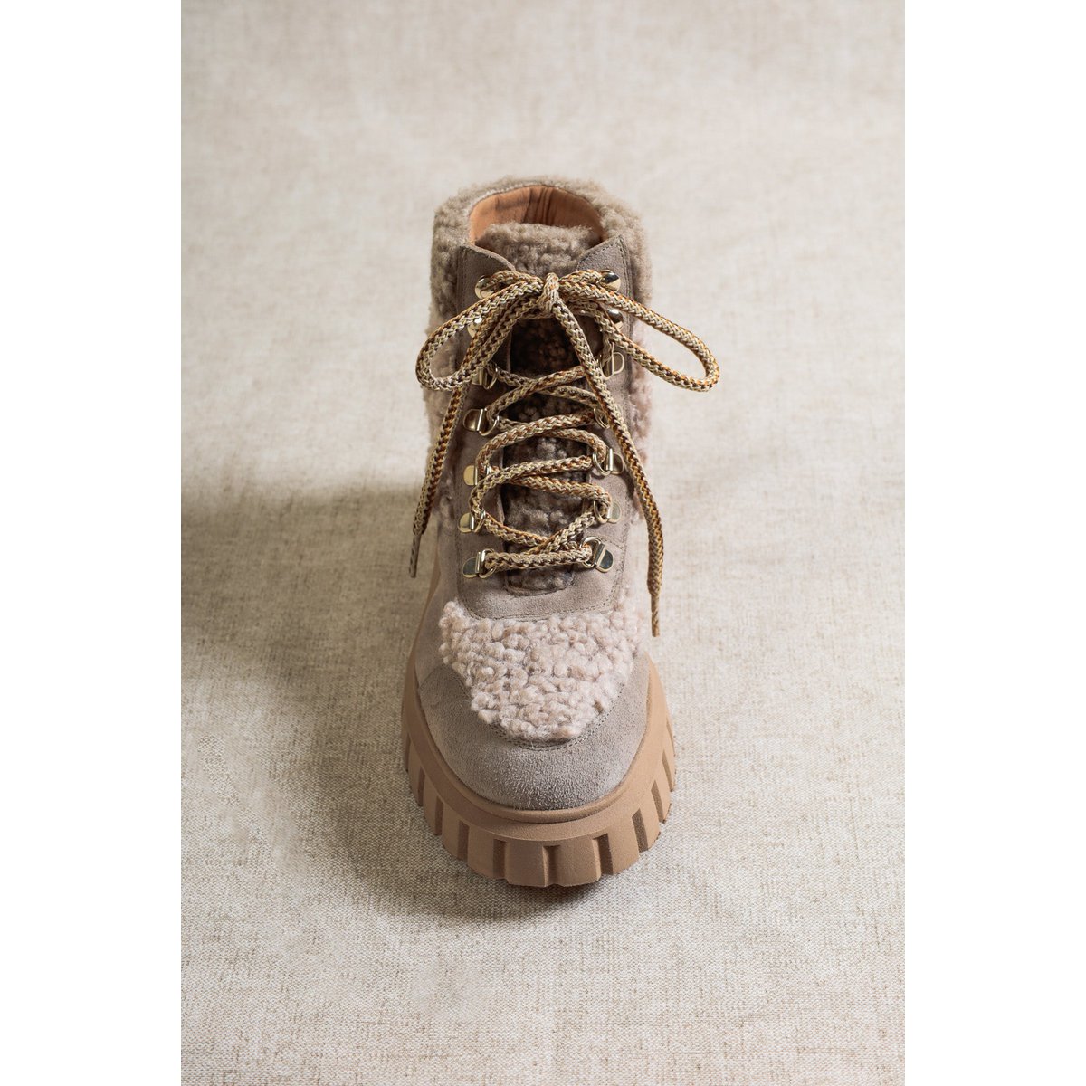 NILS GREY – Wildleder-Wanderstiefel mit Kunstpelzkragen und Einsätzen