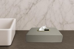 Tapping Box di stoffa in pelle sintetica grigio chiaro con apertura in ottone
