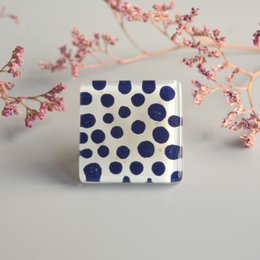 Oversized blå polka Dot ring, justerbar størrelse