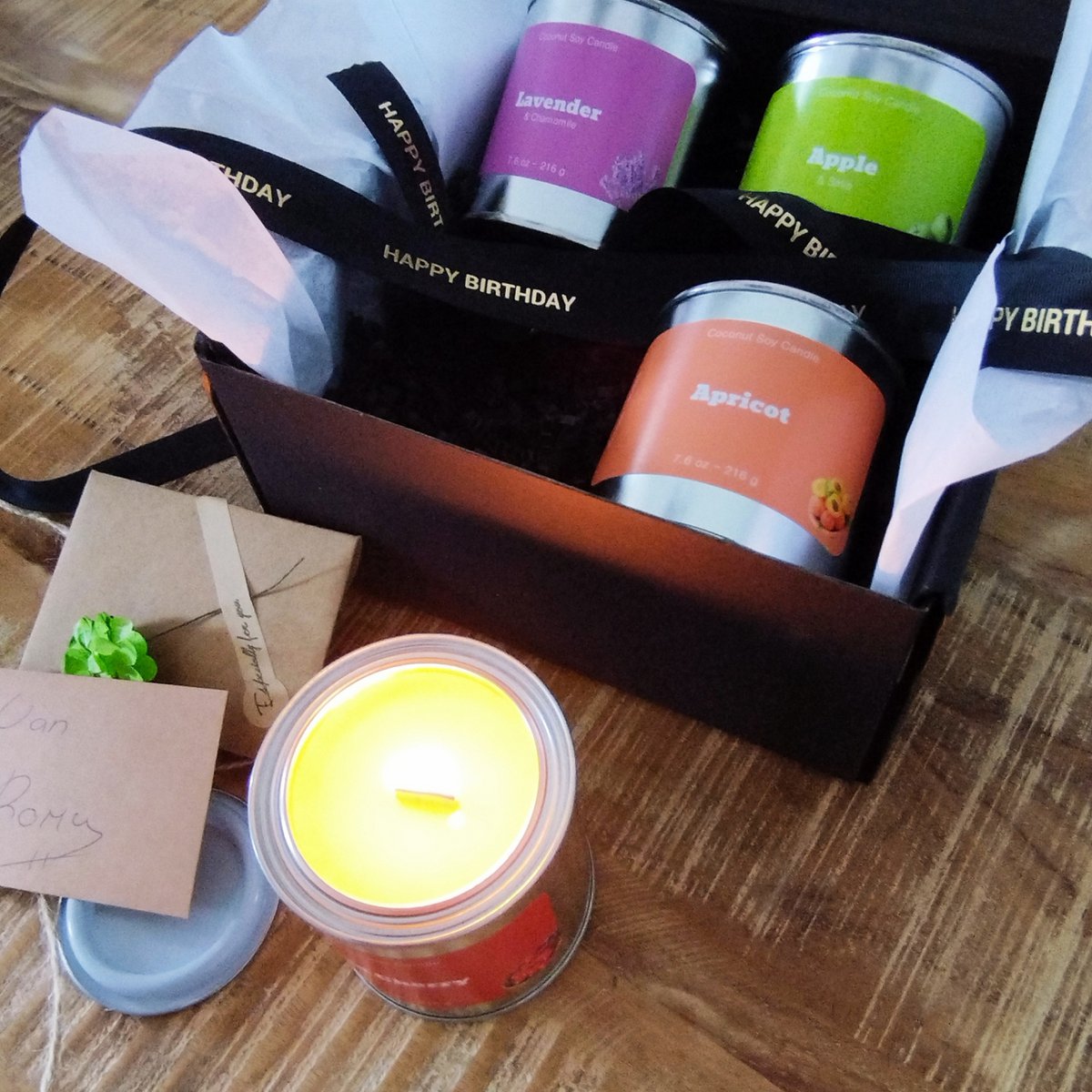 Hoogen Candles Pakiet prezentowy urodziny 4 pyszne świece zapachowe Morela, Czerwona Wiśnia, Jabłko i Lawenda - Rumianek