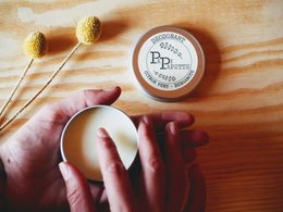 Organic deodorant in lemon bergamot scent, packaged in a round container with a wooden lid. Contains natural ingredients.
