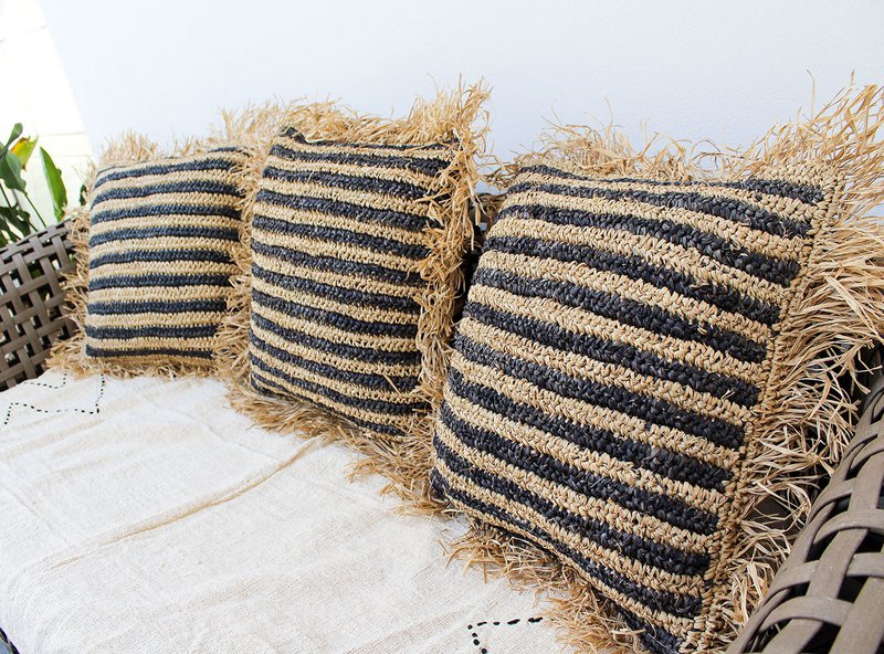 Sunda - raffia pillow cover with black stripe - 50cm
