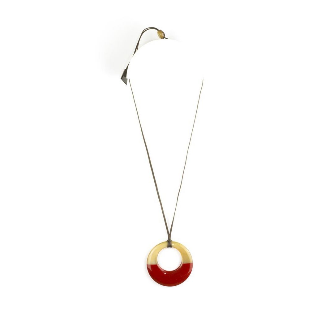 Kleine rood gelakte onregelmatige hanger