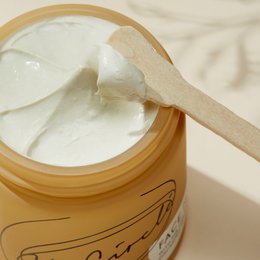 Maschera per il viso con argilla caolino