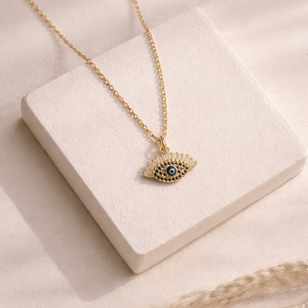 AELYA – Halskette mit schützendem Auge und goldenen Zirkonen