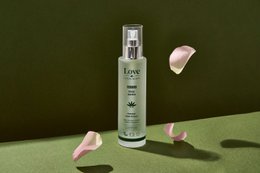 Ama la bellezza etica: delicata acqua di rose