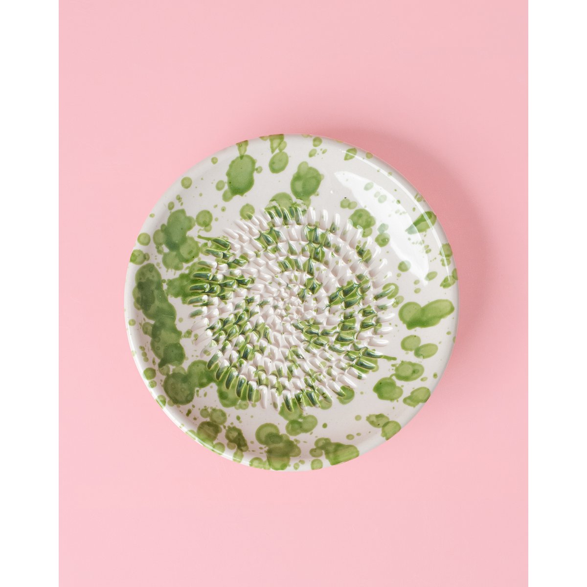 Ceramic Plate Garlic and small cheese gravel