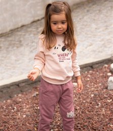 Verspieltes, besticktes Set aus Sweatshirt und Hose