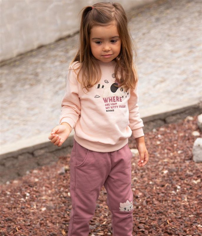 Verspieltes, besticktes Set aus Sweatshirt und Hose