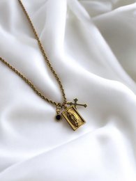Virgin Mary Medallion - Triple Charm halskæde