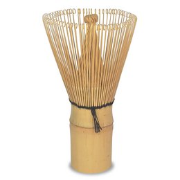 Handmade matcha whisk made of white bamboo with 100 bristles, ideal for preparing traditional Japanese matcha tea.