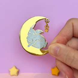  Gold plated hard enamel pin with a cat astronaut design. Suitable for wearing as a brooch.