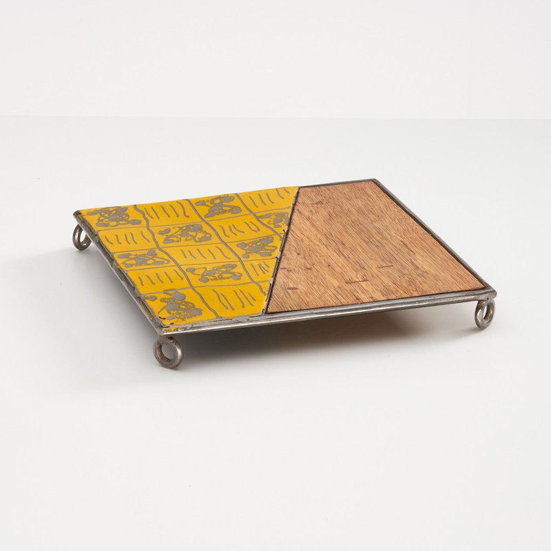 "Pissy" coaster made from recycled scrap metal and scrap wood upcycling | different shapes and colors