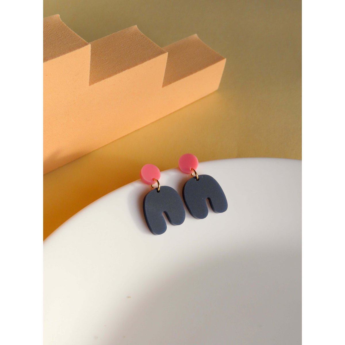 Små Squishy Arch øreringe i pink mørkeblå