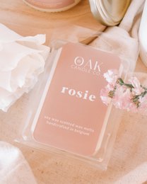Wosk Rosie topi się