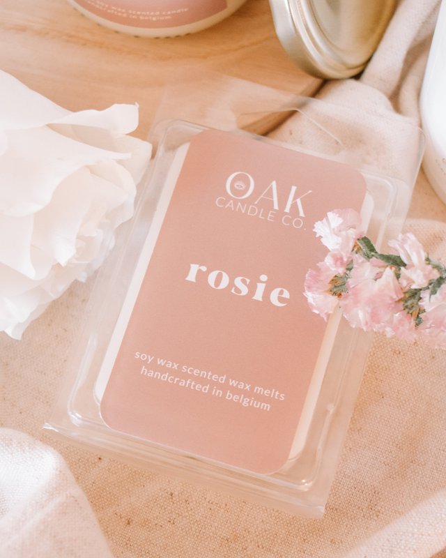 Wosk Rosie topi się