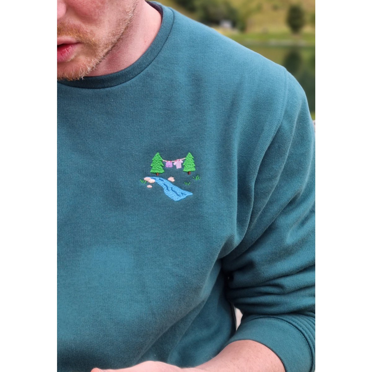 Unisex 'Camping bliss' sweater - laundry day - Jasper green